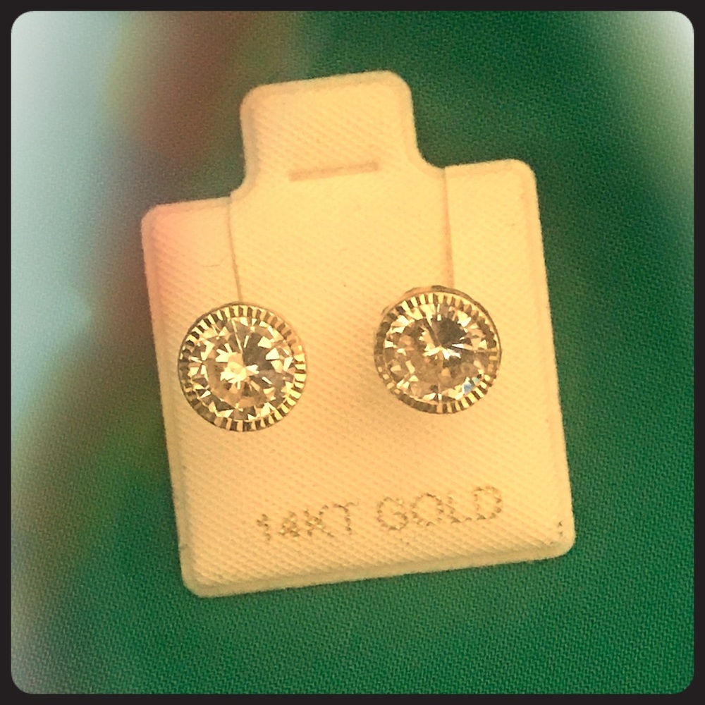 14k Yellow Gold 6mm(.84ct) Stud Earrings Bezel Set